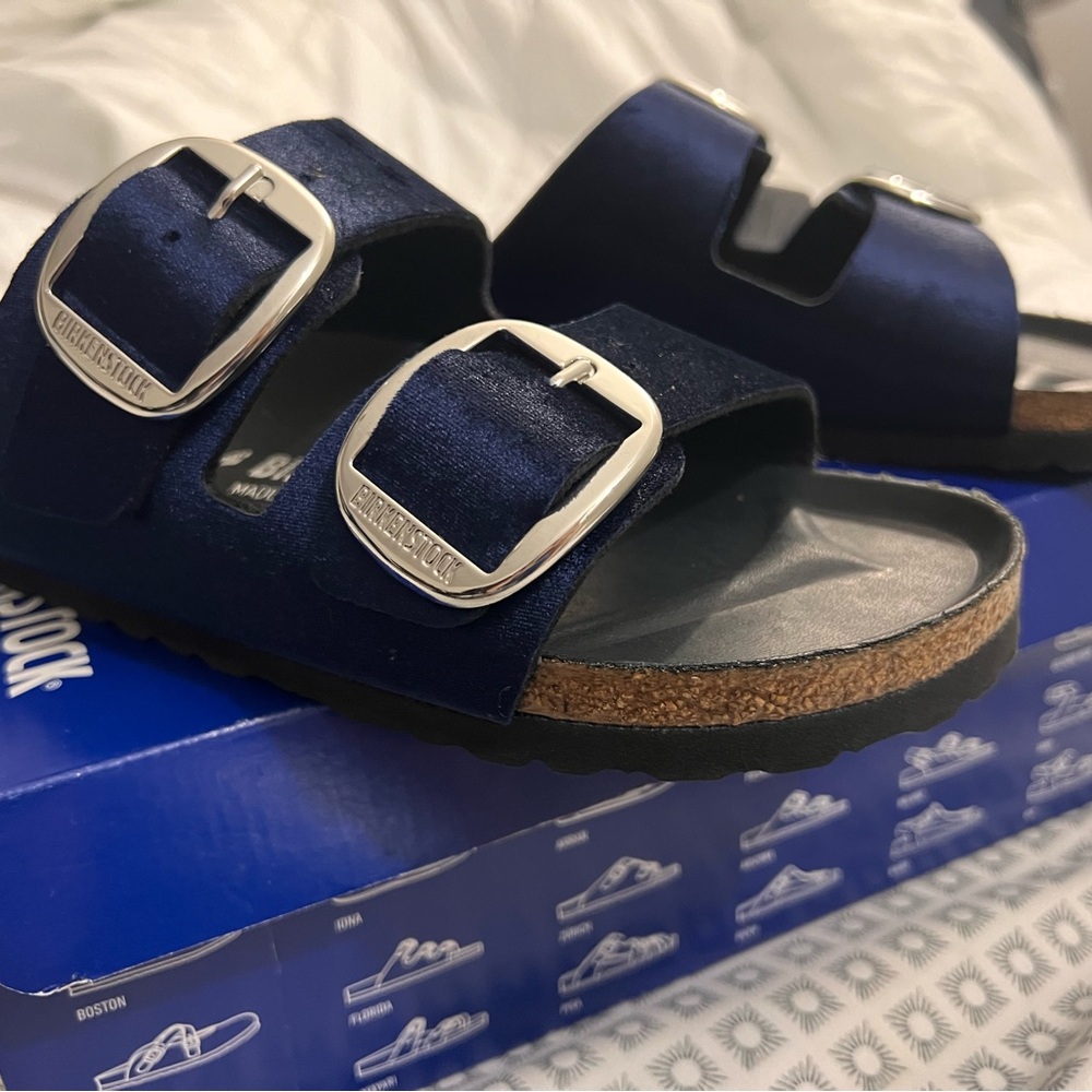 BIRKENSTOCK ARIZONA BIG BUCKLE RIVET LOGO MIDNIGHT VELVET SLIDES